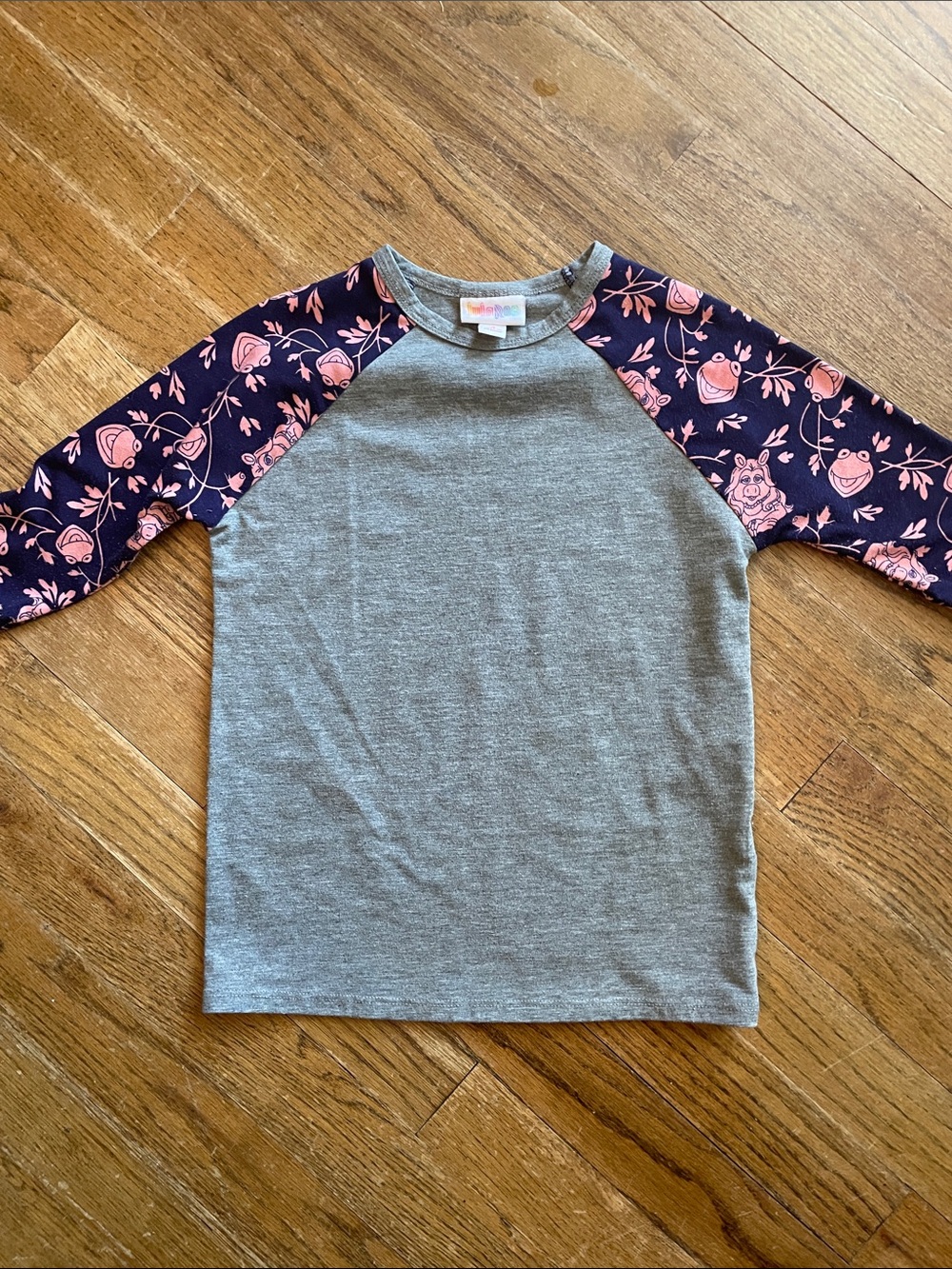 Kermit and Piggy LuLaRoe Gray Raglan Top with Graphic Sleeves size 4